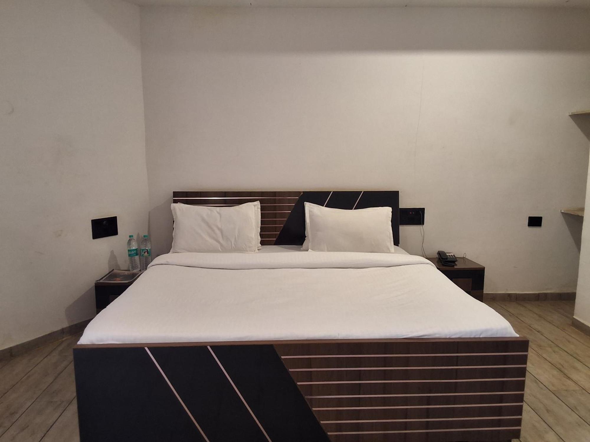 Vits Roccia Hill Resort And Adventure Park, Navapur Songadh 외부 사진