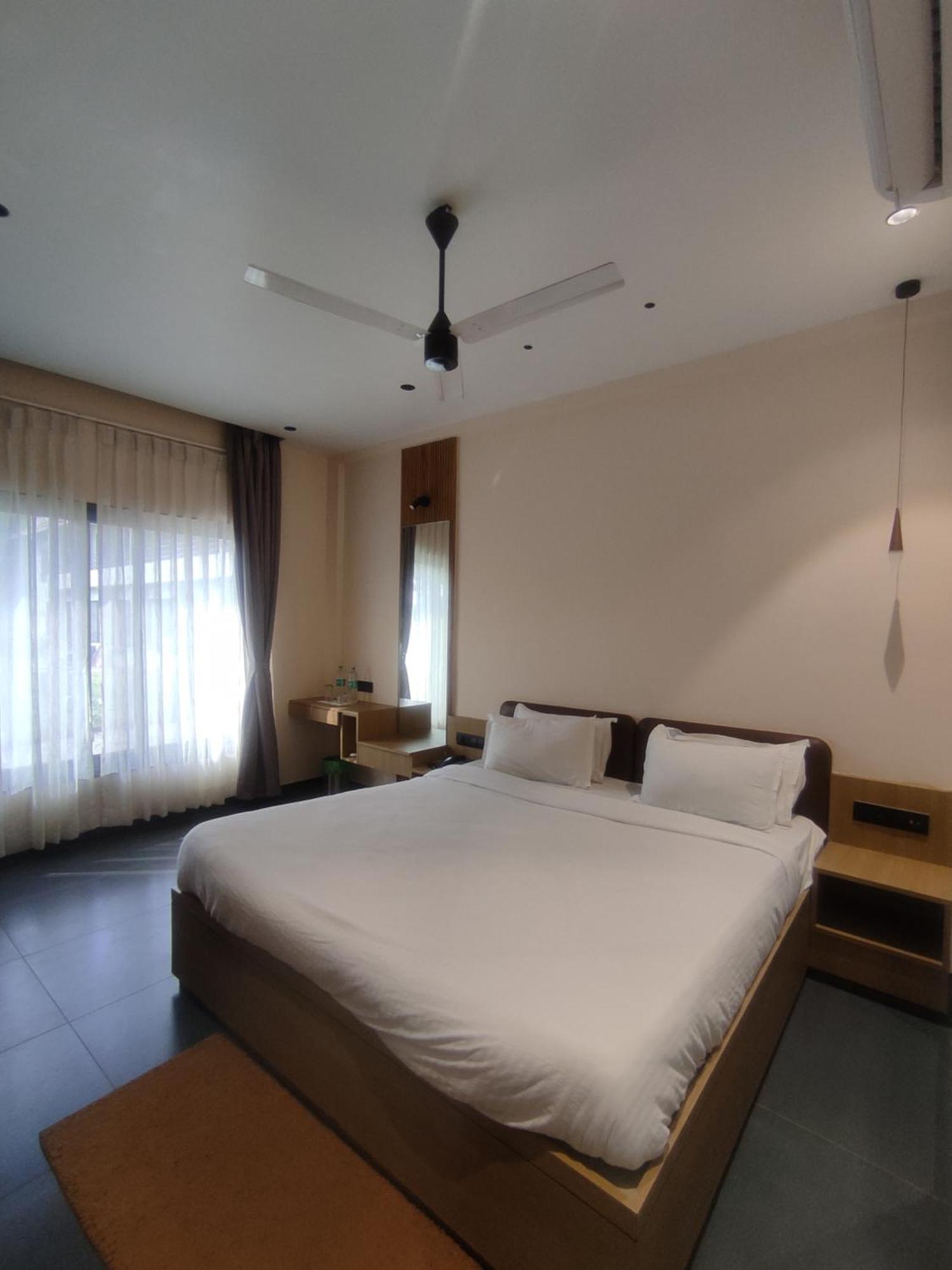 Vits Roccia Hill Resort And Adventure Park, Navapur Songadh 외부 사진
