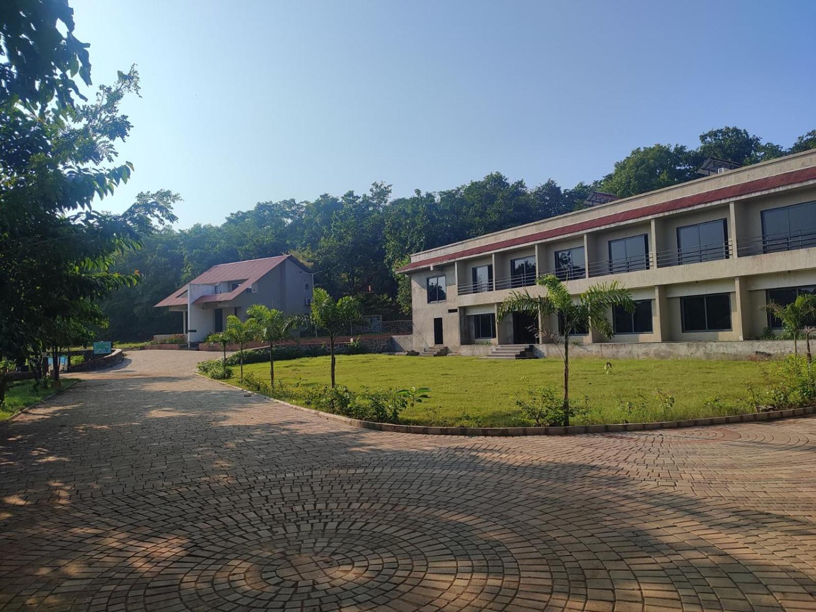 Vits Roccia Hill Resort And Adventure Park, Navapur Songadh 외부 사진