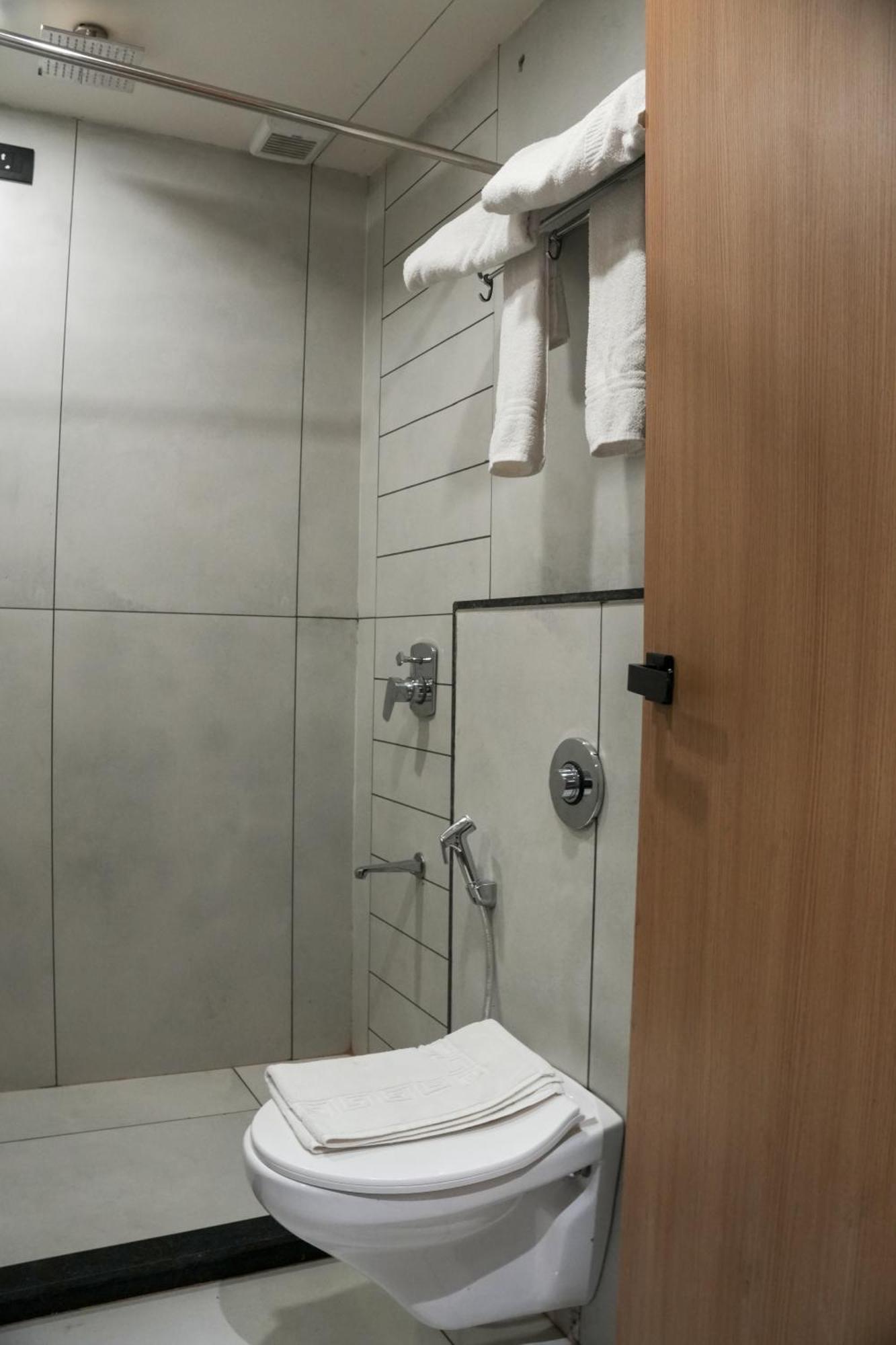 Vits Roccia Hill Resort And Adventure Park, Navapur Songadh 외부 사진