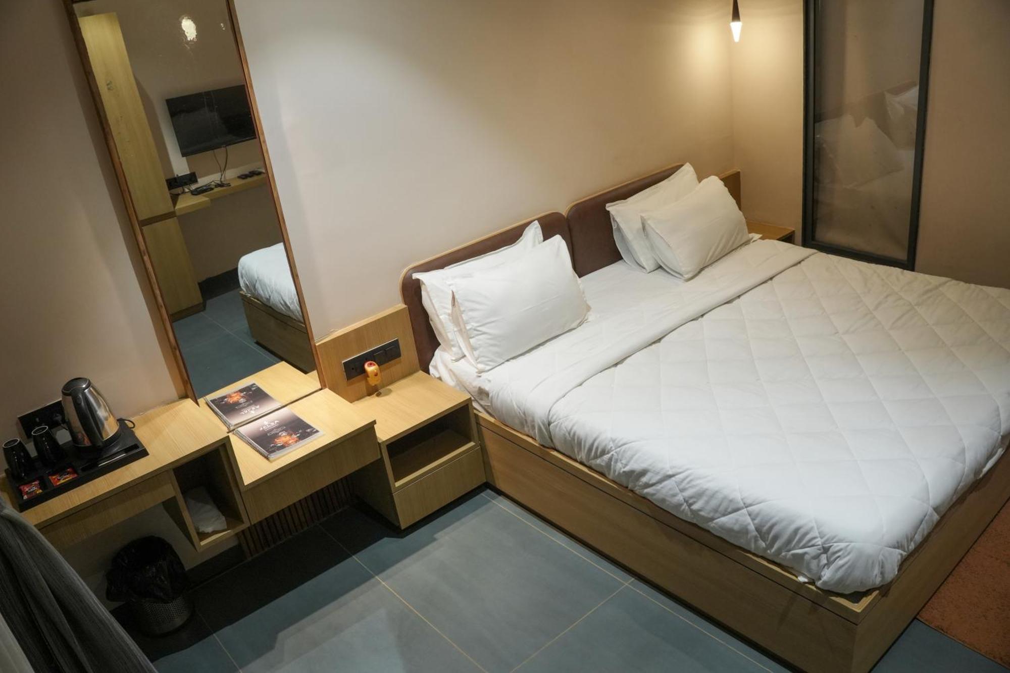 Vits Roccia Hill Resort And Adventure Park, Navapur Songadh 외부 사진