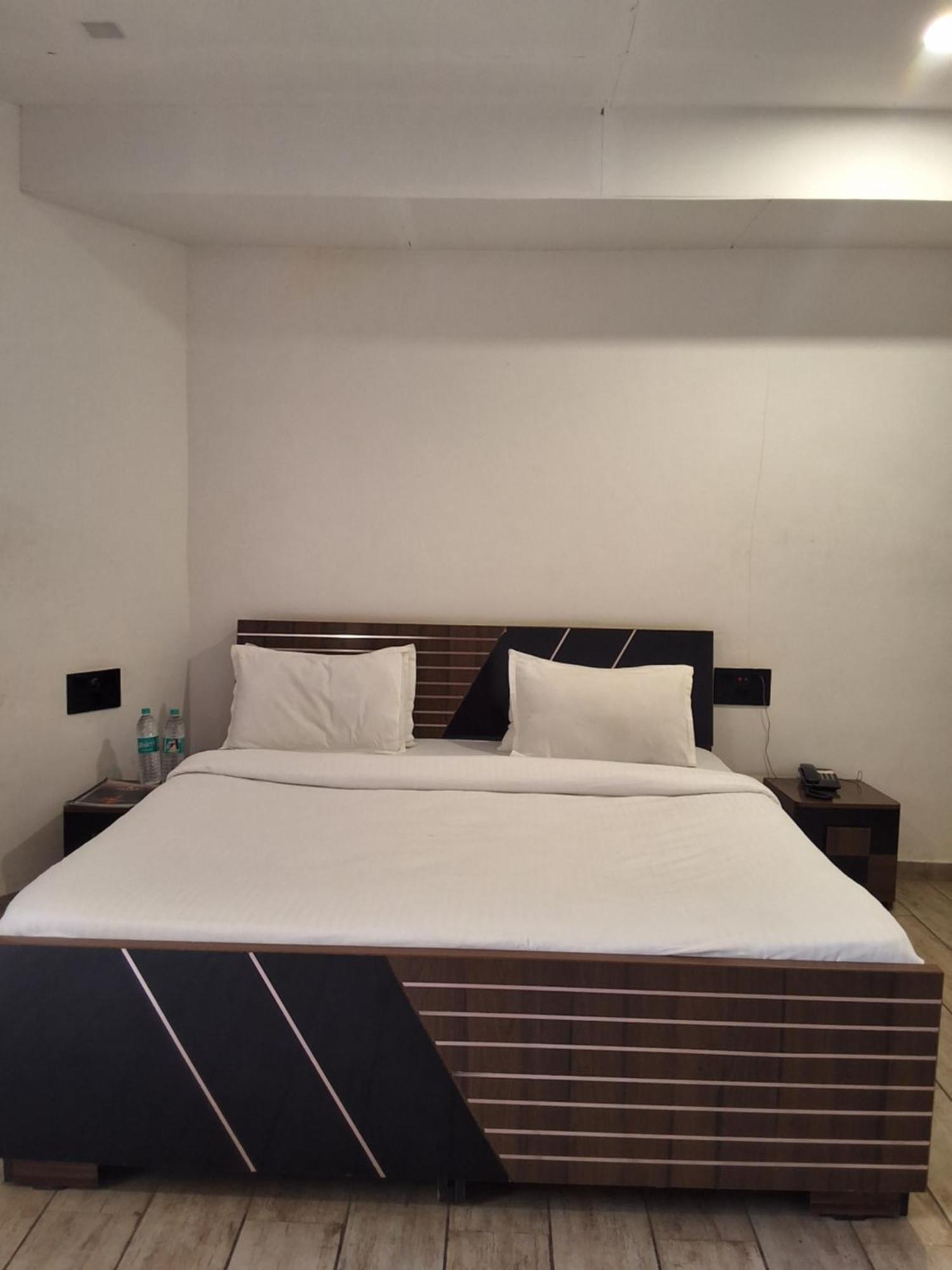Vits Roccia Hill Resort And Adventure Park, Navapur Songadh 외부 사진